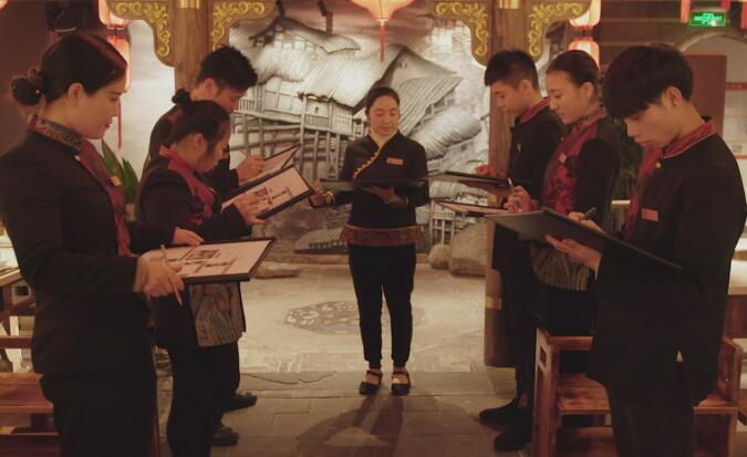 想提高火鍋加盟店利潤，得從培養(yǎng)服務員開始