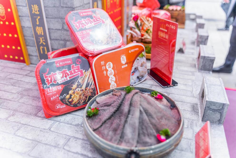 常寧開(kāi)火鍋加盟店，如何通過(guò)特色吸引顧客？