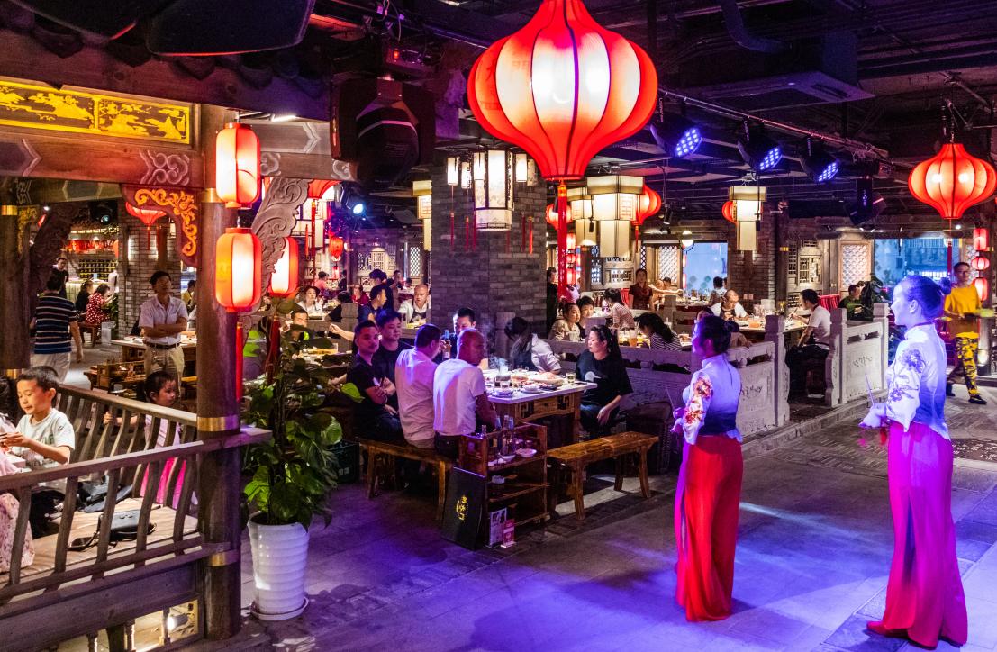 黑河開火鍋加盟店，選明星店還是老品牌？