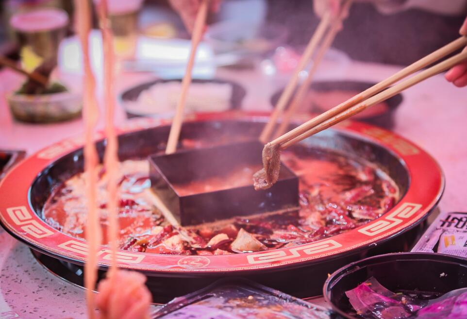 號(hào)稱來四川必吃的地標(biāo)火鍋，朝天門讓你不留遺憾！