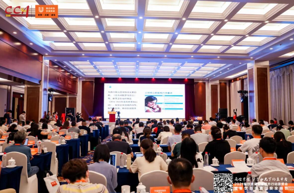 恭喜朝天門餐飲控股集團(tuán)榮獲中國(guó)餐飲百?gòu)?qiáng)企業(yè)第八名！