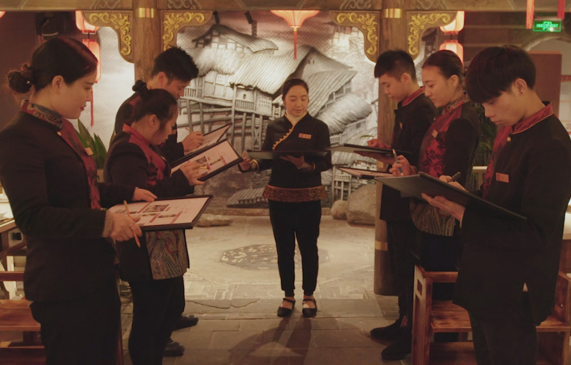 為什么大學生寧愿沒工作，也不愿意去當服務員？